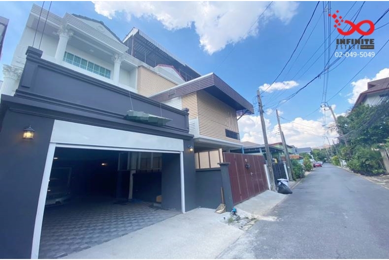 ขายทาวน์โฮม 3 ชั้น 38 ตารางวา ลาดพร้าว42 ถนนลาดพร้าว สวย พร้อมอยู่ 