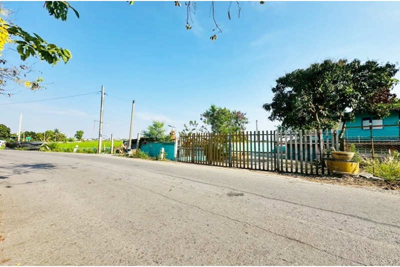 ขายที่ดิน 228 ตรว. พร้อมบ้านเดี่ยว 2 ชั้น ติดถนนหลัก ทางหลวงนนทบุรี 3086 บางคูรัด บางบัวทอง นนทบุรี 