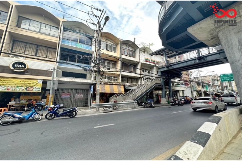 ขายอาคารพาณิชย์ 3.5ชั้น 15 ตารางวา ถนนอรุณอมรินทร์ บางกอกน้อย 