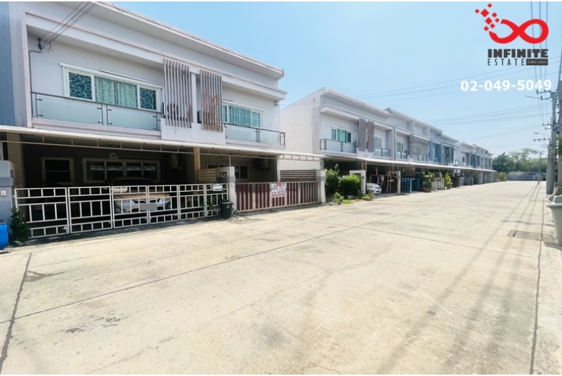 ขายทาวน์เฮ้าส์ 2 ชั้น ดิเอ็กคลูซิฟ พัฒนาการ  44 พร้อมอยู่ ใกล้รถไฟฟ้า