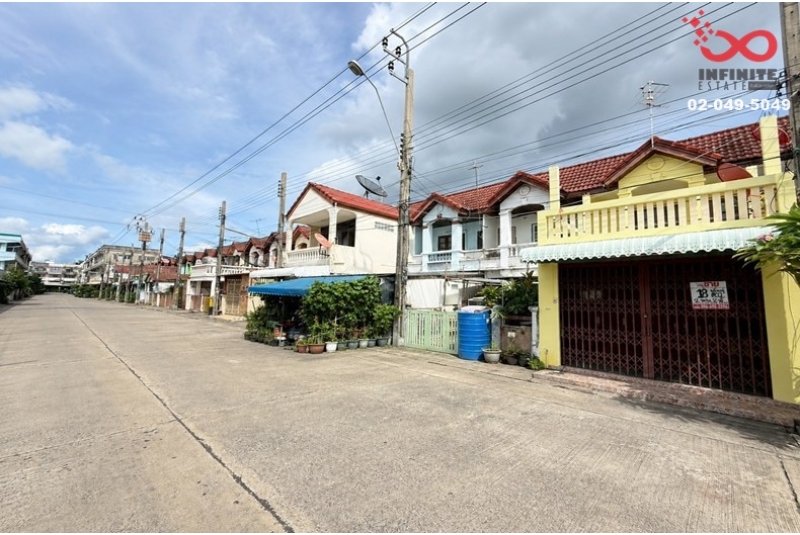 ขายทาวน์เฮาส์ 2 ชั้น หมู่บ้านอรุณธร 18 ตร.ว. สุขาภิบาล 5 ซอย 45 พร้อมอยู่