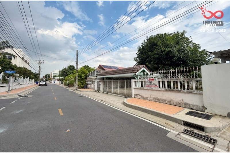 ขายบ้านเดี่ยว 91 ตร.ว. ถนนแจ้งวัฒนะ  หมู่บ้านสวนพงษ์เพชร แจ้งวัฒนะ 43 (สหกรณ์การบินไทย) ใกล้รถไฟฟ้าสายสีชมพู สถานีอิมแพ็คเมืองทองธานี