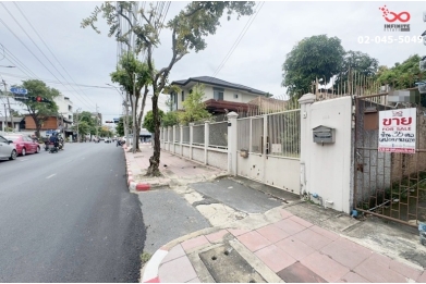 94221, ขายที่ดินพร้อมบ้าน 35 ตร.ว. ถนนนครไชยศรี ใกล้แยกพิชัย เขตดุสิต