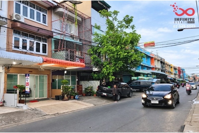 ขายอาคารพาณิชย์ 3 ชั้น ติดถนนโกสุมรวมใจ ดอนเมือง ใกล้สนามบินดอนเมือง