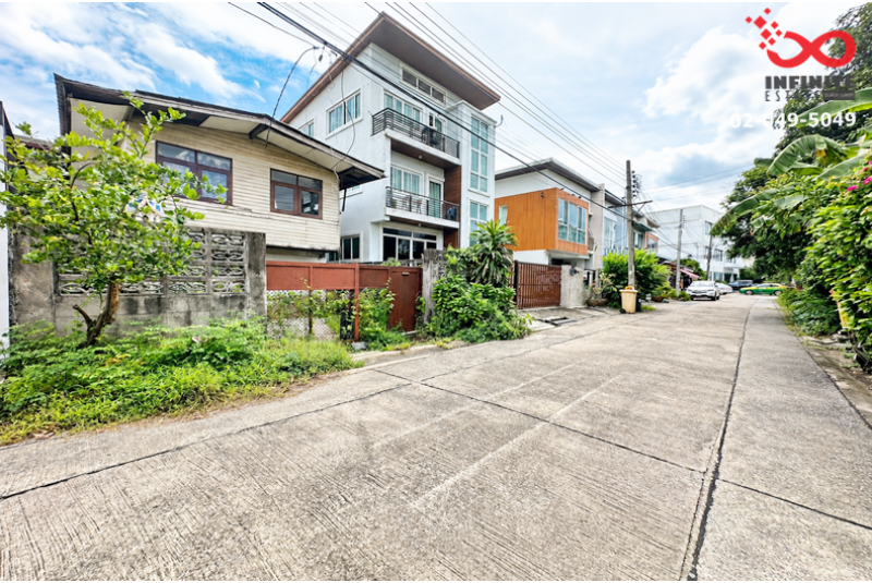 ขายบ้าน 2 ชั้น 27 ตร.ว. ลาดพร้าว 83 วังทองหลาง เหมาะรีโนเวท ใกล้รถไฟฟ้าสายสีเหลือง