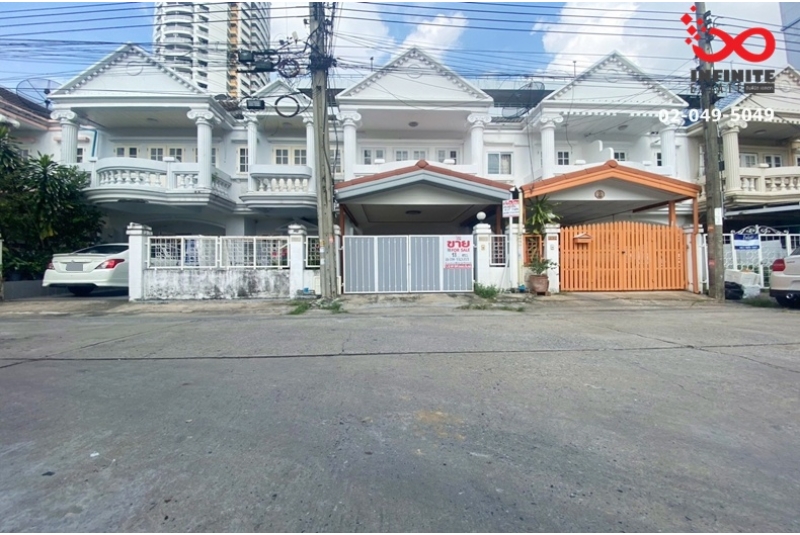 ขายทาวน์เฮาส์ 2 ชั้น 18 ตร.ว. หมู่บ้านเอเวอร์กรีน ซ.บางนา-ตราด 56 รีโนเวทใหม่ พร้อมอยู่ ใกล้ทางพิเศษบูรพาวิถี รถไฟฟ้าสายสีเหลือง