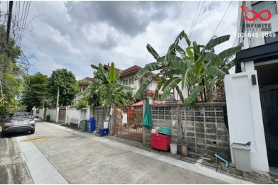 94523, ขายที่ดินพร้อมบ้าน 2 ชั้น 56 ตร.ว. ซอยลาดพร้าว 64 วังทองหลาง ใกล้ MRT สายสีเหลือง 