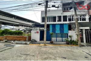 85750, ขายทาวน์โฮม 3 ชั้น เนื้อที่ 21 ตารางวา ต้นซอยพหลโยธิน 27 ติดรถไฟฟ้าสายสีเขียว สถานี พหลโยธิน24 หลังริม