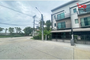 87593, ทาวน์โฮม 3 ชั้น บ้านกลางเมือง รามอินทรา-วัชรพล ต่อเติมแล้ว อยู่ต้นโครงการ หลังริม