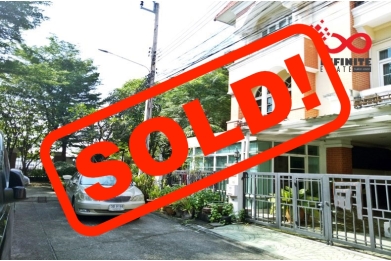 81257, ทาวน์โฮม 3ชั้น 60ตรว 2คูหา ม.คาซ่าซิตี้ ลาดพร้าว ถนนประดิษฐ์มนูธรรม ซอยโยธินพัฒนา3  หลังริม