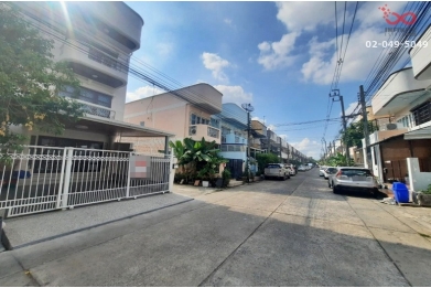 89870, ขายทาวน์โฮม 3 ชั้น เนื้อที่ 26 ตารางวา ถนนประดิษฐ์มนูธรรม ซอยลาดพร้าว 84