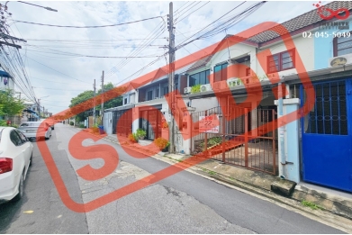 89962, ขายทาวน์เฮาส์ 2 ชั้น 22 ตารางวา ซอยลาดพร้าว 110 แยก 1 ถนนลาดพร้าว 