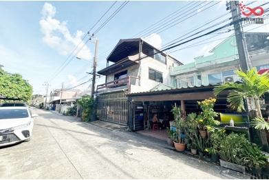 90218, ขายทาวน์เฮาส์ 2 ชั้น 28.2 ตารางวา ซอยนาคนิวาส 37 แยก 1-6  ถนนนาคนิวาส-โชคชัย4 ซอย 54