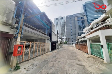 90585, ให้เช่าทาวน์เฮาส์ 4.5 ชั้น 30.2 ตารางวา ซอยสาทร9 ถนนสาทรเหนือ