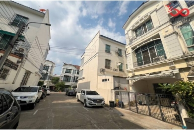 90991, ขายทาวน์โฮม 3.5 ชั้น 23.1 ตารางวา บ้านกลางเมือง ลาดพร้าว 71 ซอยนาคนิวาส 11